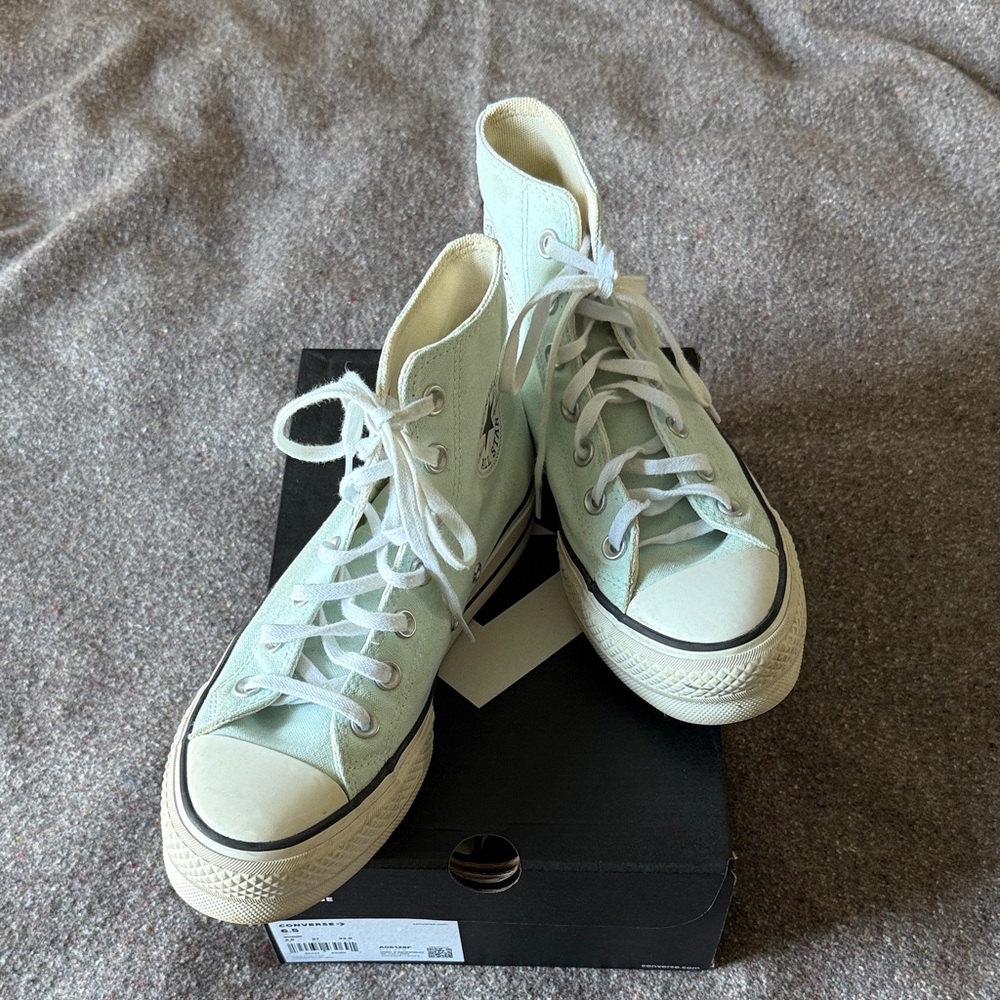 Converse Platform High-Tops Chance of Rain/White/Black (Women’s Size 6 1/2)